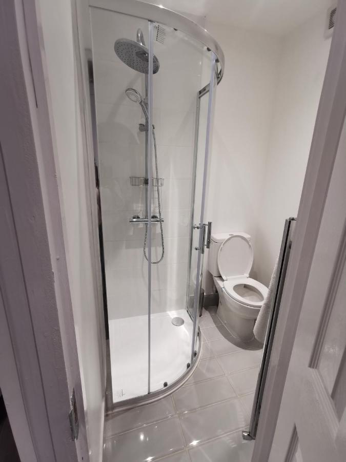 Studio Self Contained Double Bedroom Londen Buitenkant foto