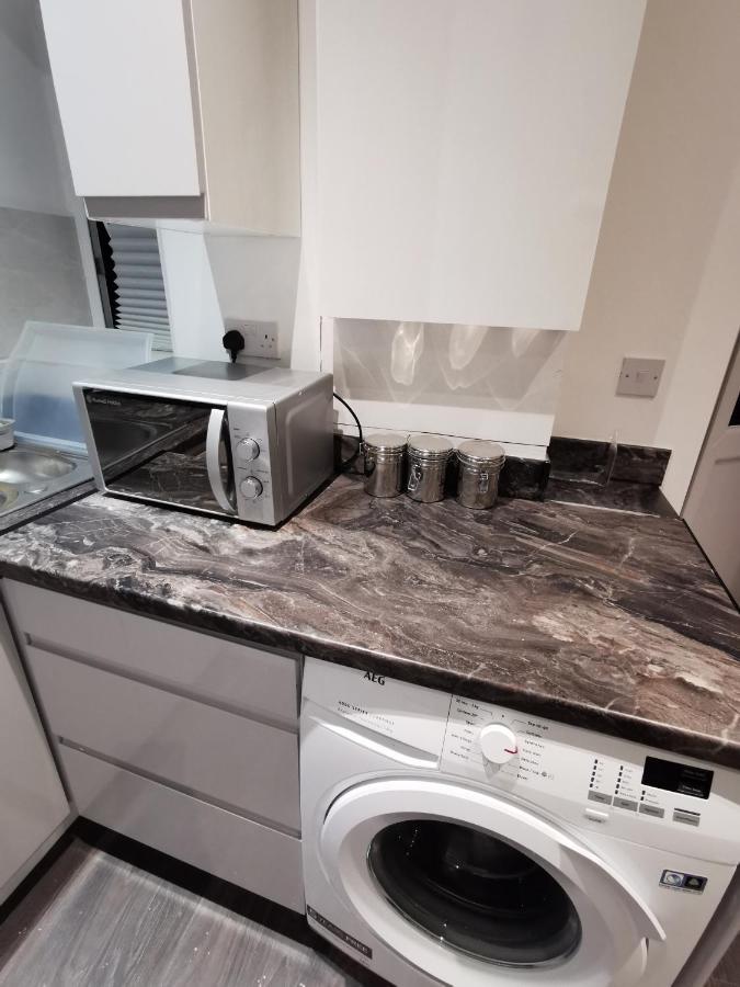 Studio Self Contained Double Bedroom Londen Buitenkant foto