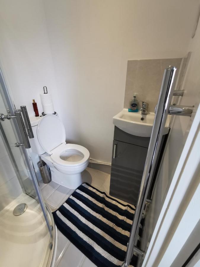 Studio Self Contained Double Bedroom Londen Buitenkant foto